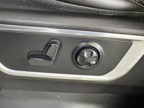 Used 2019 RAM 1500 Laramie w/ Sport Appearance Package AWD/4WD image 12
