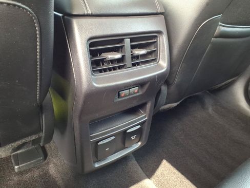 Used 2018 Ford Edge Titanium w/ Equipment Group 301A AWD/4WD image 10