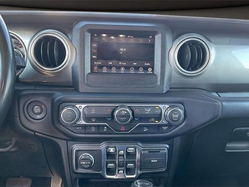 Used 2020 Jeep Wrangler Unlimited Sahara image 6