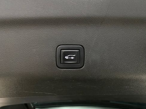 Used 2022 GMC Yukon XL Denali image 28