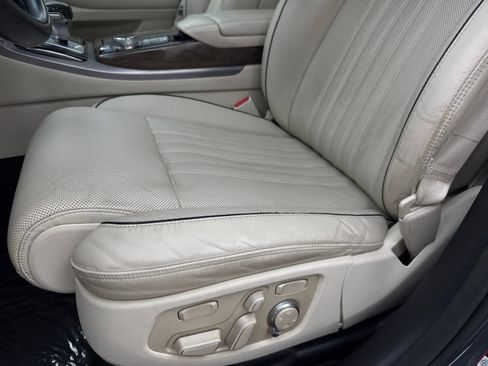 Used 2017 Genesis G90 3.3T Premium RWD image 35