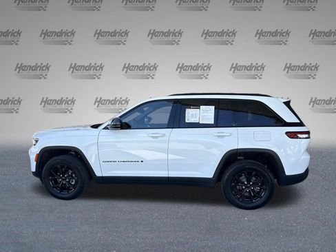Used 2024 Jeep Grand Cherokee Altitude image 6