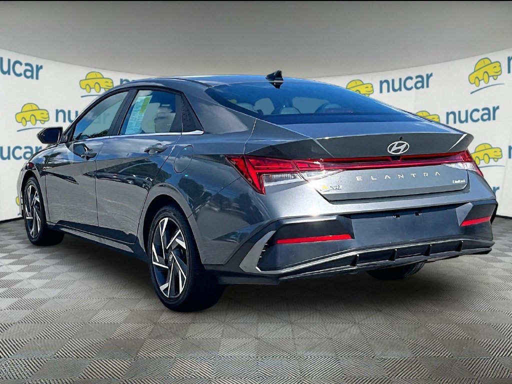 Used 2026 Hyundai Elantra Limited FWD image 4