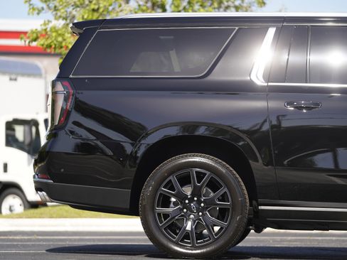 New 2026 Chevrolet Suburban High Country AWD/4WD image 5