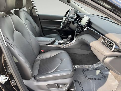 Used 2023 Toyota Camry XSE image 28