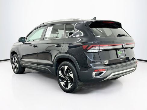 Used 2025 Volkswagen Taos SE AWD/4WD image 5