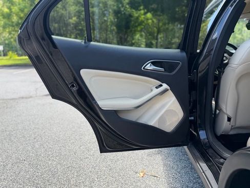 Used 2019 Mercedes-Benz GLA 250 image 12