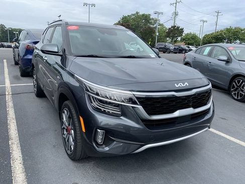 Used 2022 Kia Seltos SX w/ Sunroof Package AWD/4WD image 2