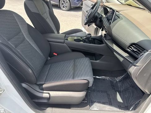 Used 2023 Nissan Rogue SV FWD image 10