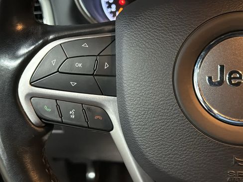 Used 2020 Jeep Grand Cherokee Altitude AWD/4WD image 12