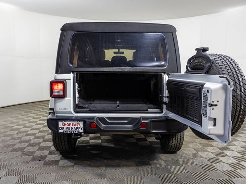 Used 2020 Jeep Wrangler Unlimited Sahara image 39