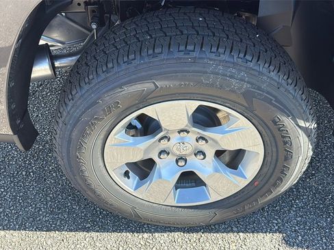 New 2026 RAM 1500 4x4 Crew Cab image 10