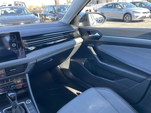 Used 2025 Volkswagen Jetta SE image 35