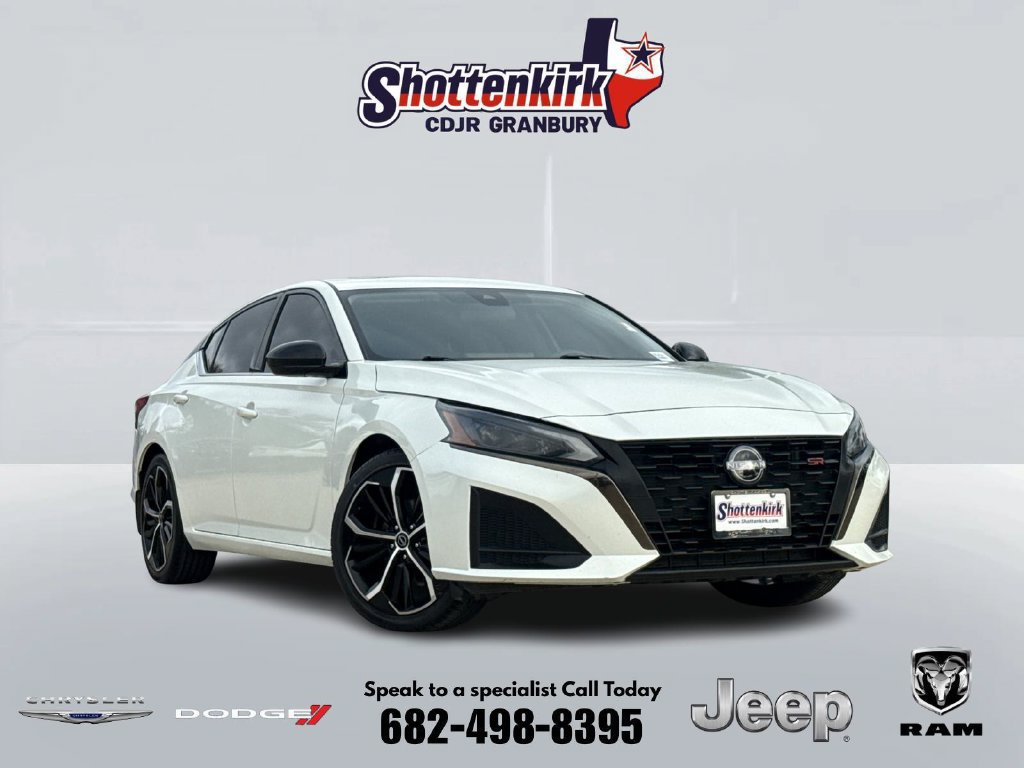Used 2023 Nissan Altima 2.5 SR w/ SR Premium Package FWD image 1