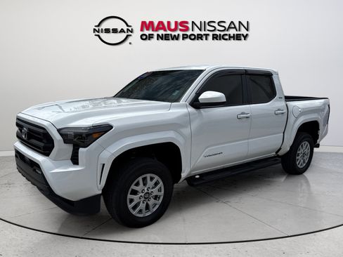 Used 2024 Toyota Tacoma SR5 AWD/4WD image 5