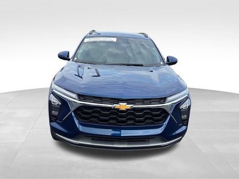 Used 2024 Chevrolet Trax LT w/ Driver Confidence Package FWD image 8