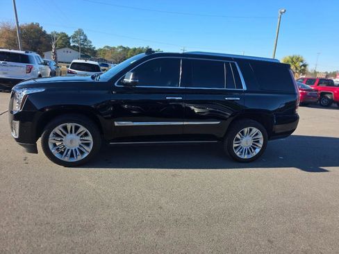 Used 2017 Cadillac Escalade Platinum image 2