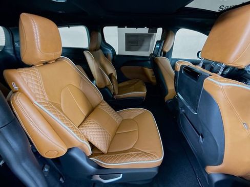 New 2026 Chrysler Pacifica Pinnacle image 29