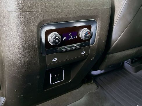 Used 2023 GMC Yukon SLT image 26