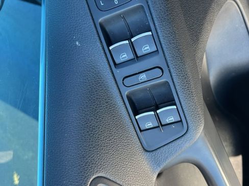 Used 2017 Volkswagen Tiguan Sport image 9