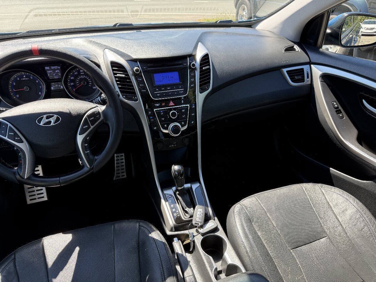 Used 2015 Hyundai Elantra GT w/ Option Group 02 FWD image 16
