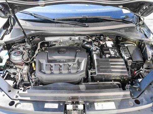 Used 2024 Volkswagen Tiguan SE image 25