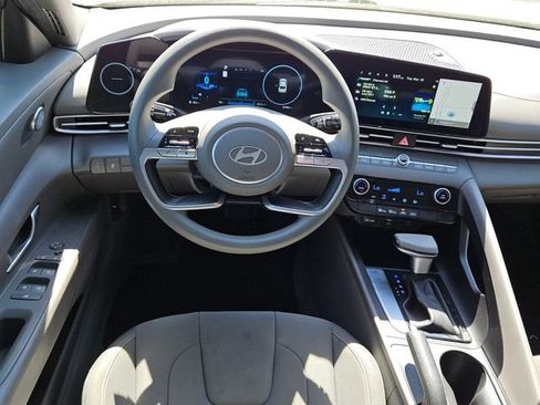 Used 2024 Hyundai Elantra SEL FWD image 5