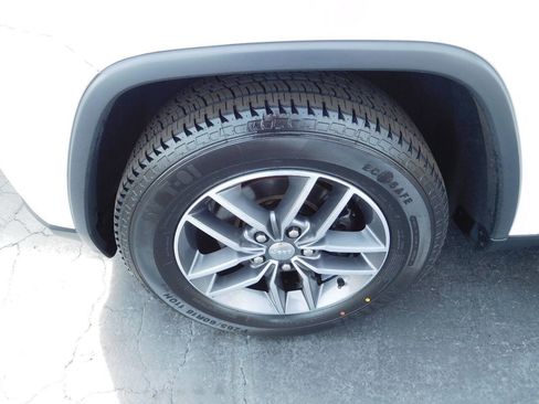 Used 2017 Jeep Grand Cherokee Limited image 9