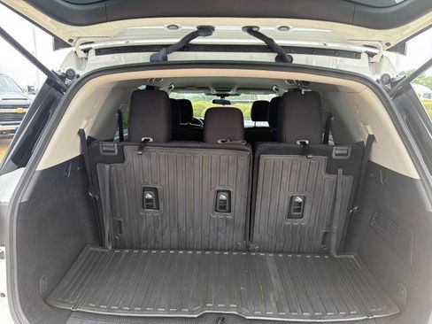 Used 2024 Nissan Pathfinder SV FWD image 13