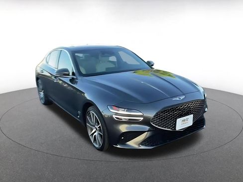 Used 2025 Genesis G70 2.5T image 3
