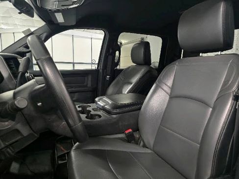 Used 2024 RAM 2500 Tradesman w/ Chrome Appearance Group AWD/4WD image 13
