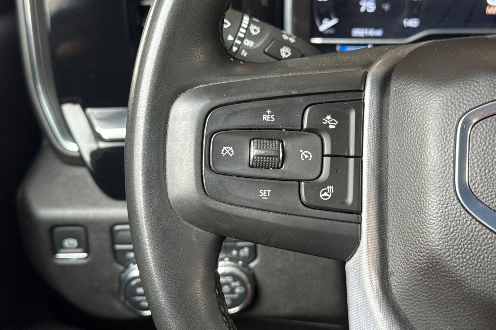 Used 2025 GMC Sierra 1500 SLT AWD/4WD image 33