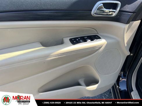 Used 2019 Jeep Grand Cherokee Laredo AWD/4WD image 15