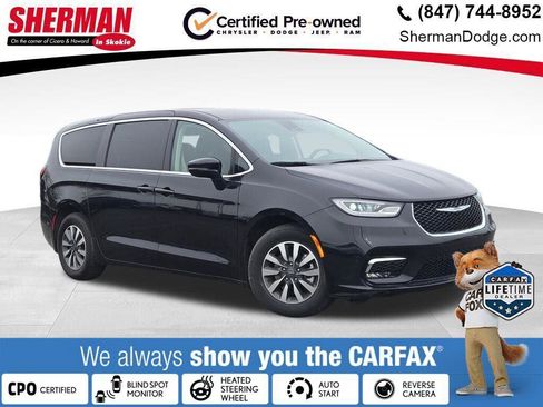 Certified 2024 Chrysler Pacifica Select image 1