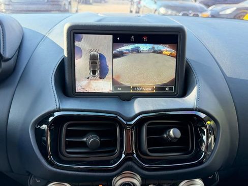 Used 2020 Aston Martin V8 Vantage Coupe image 18