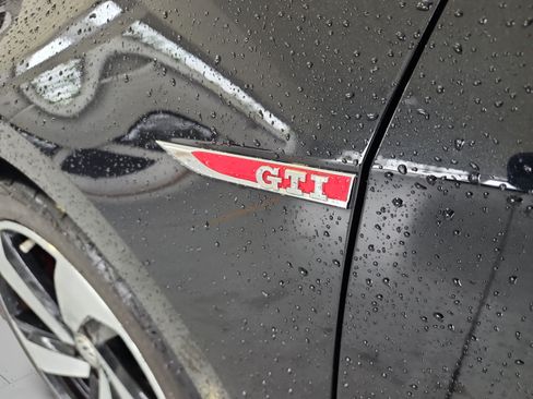 Used 2019 Volkswagen Golf 4-Door FWD image 32