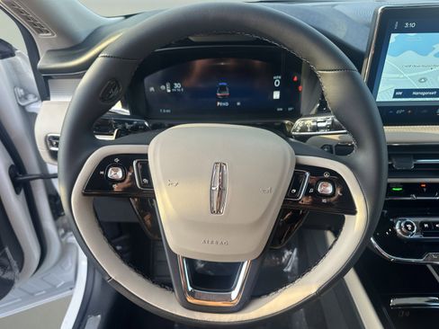 New 2026 Lincoln Corsair Premiere image 12