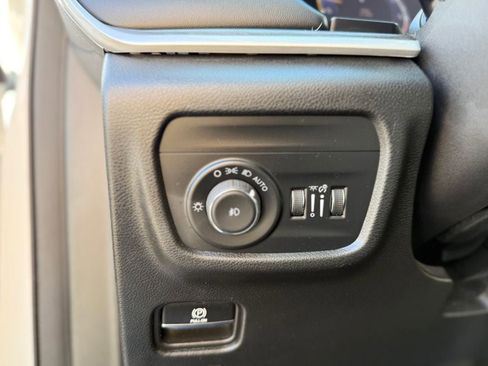 Used 2023 Jeep Grand Cherokee L Limited AWD/4WD image 22