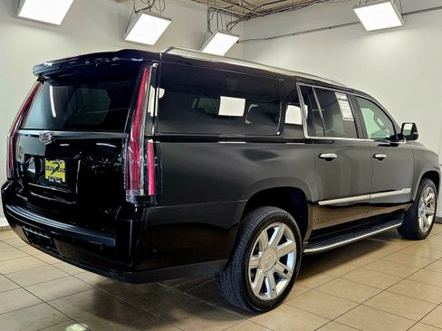 Used 2020 Cadillac Escalade ESV Premium Luxury image 4
