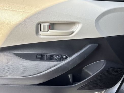 Used 2022 Toyota Corolla LE image 29