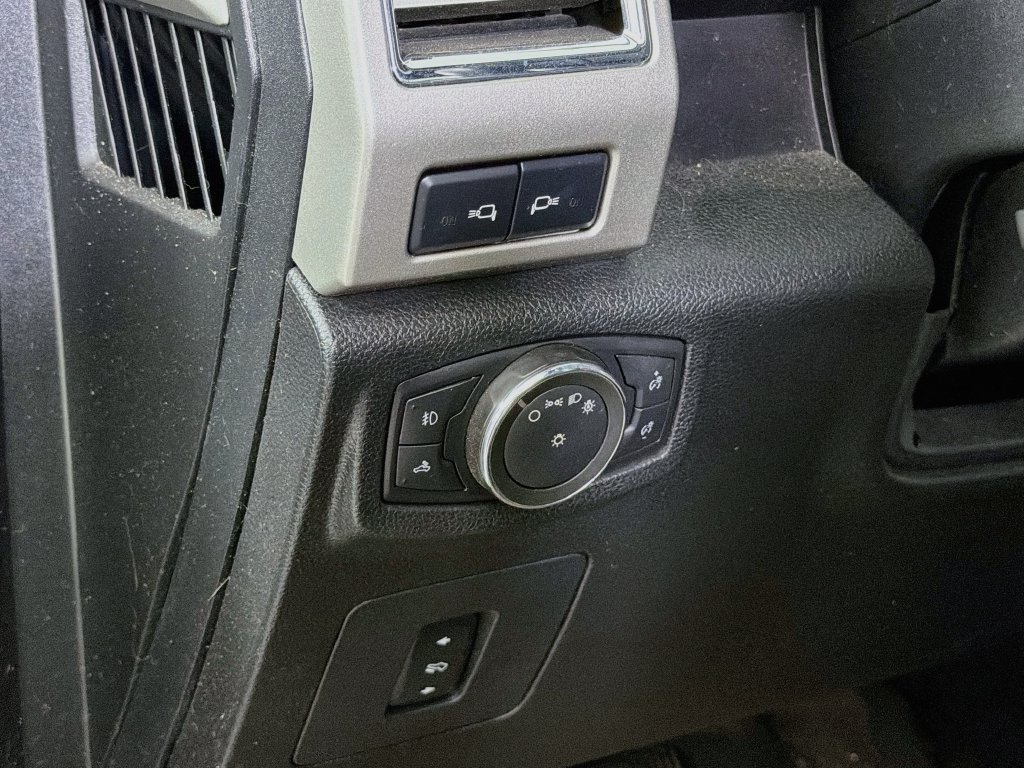 Used 2016 Ford F150 Lariat AWD/4WD image 13