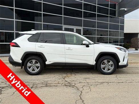 Used 2022 Toyota RAV4 LE image 2