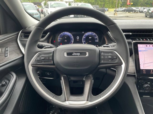 Used 2023 Jeep Grand Cherokee L Limited AWD/4WD image 13