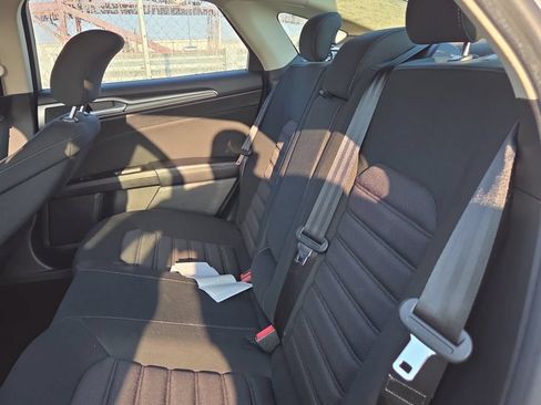 Used 2017 Ford Fusion SE w/ Fusion SE Technology Package FWD image 6