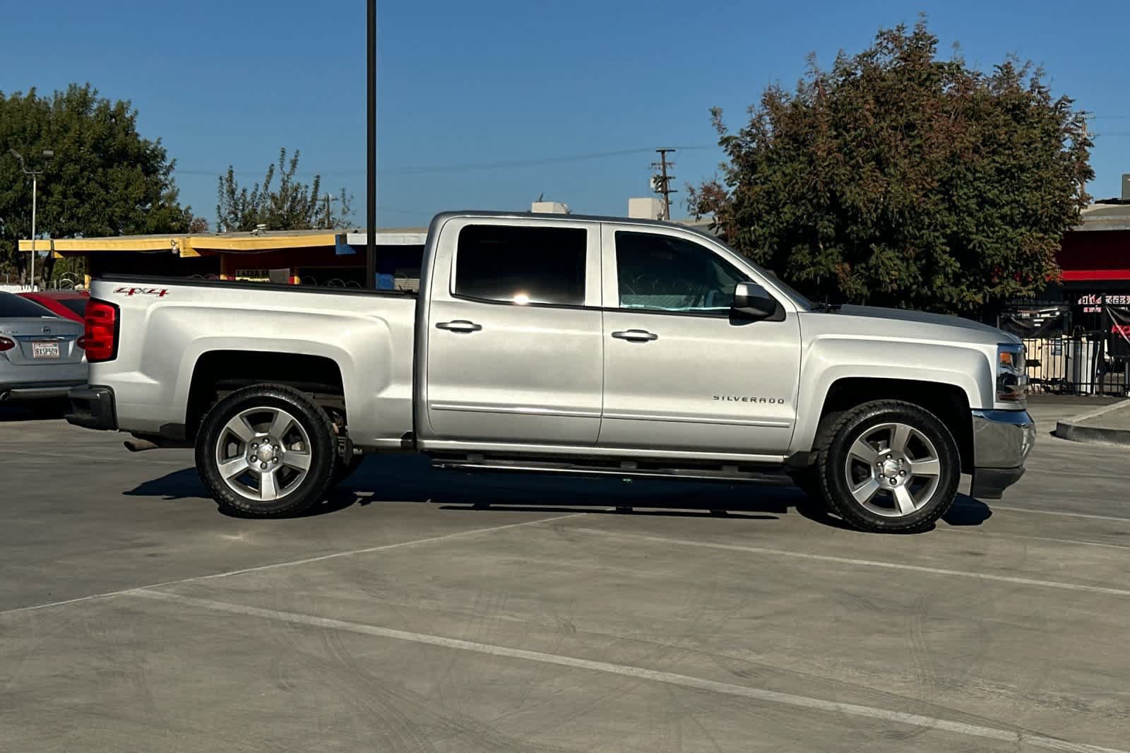 Used 2017 Chevrolet Silverado 1500 LT w/ All Star Edition AWD/4WD image 8