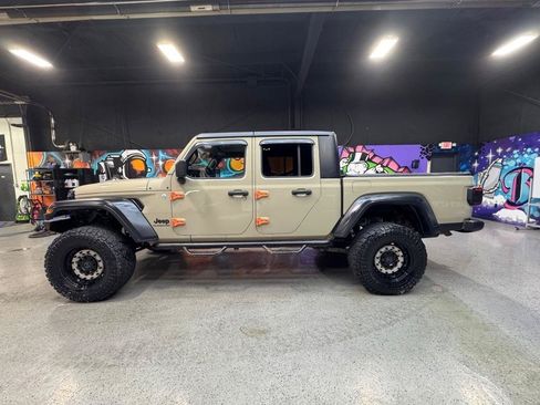 Used 2020 Jeep Gladiator Sport w/ Quick Order Package 24S AWD/4WD image 2
