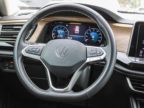 Used 2024 Volkswagen Atlas SE AWD/4WD image 15