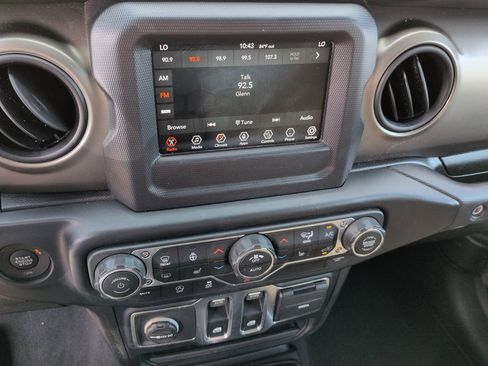 Used 2019 Jeep Wrangler Sport AWD/4WD image 16