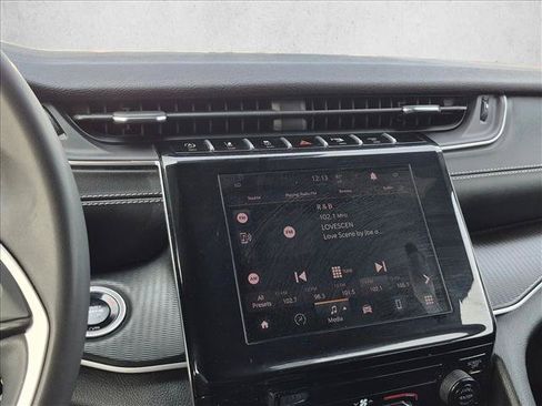 Used 2024 Jeep Grand Cherokee L Laredo RWD image 6