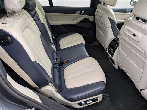 Used 2020 BMW X7 M50i w/ Dynamic Handling Package image 19